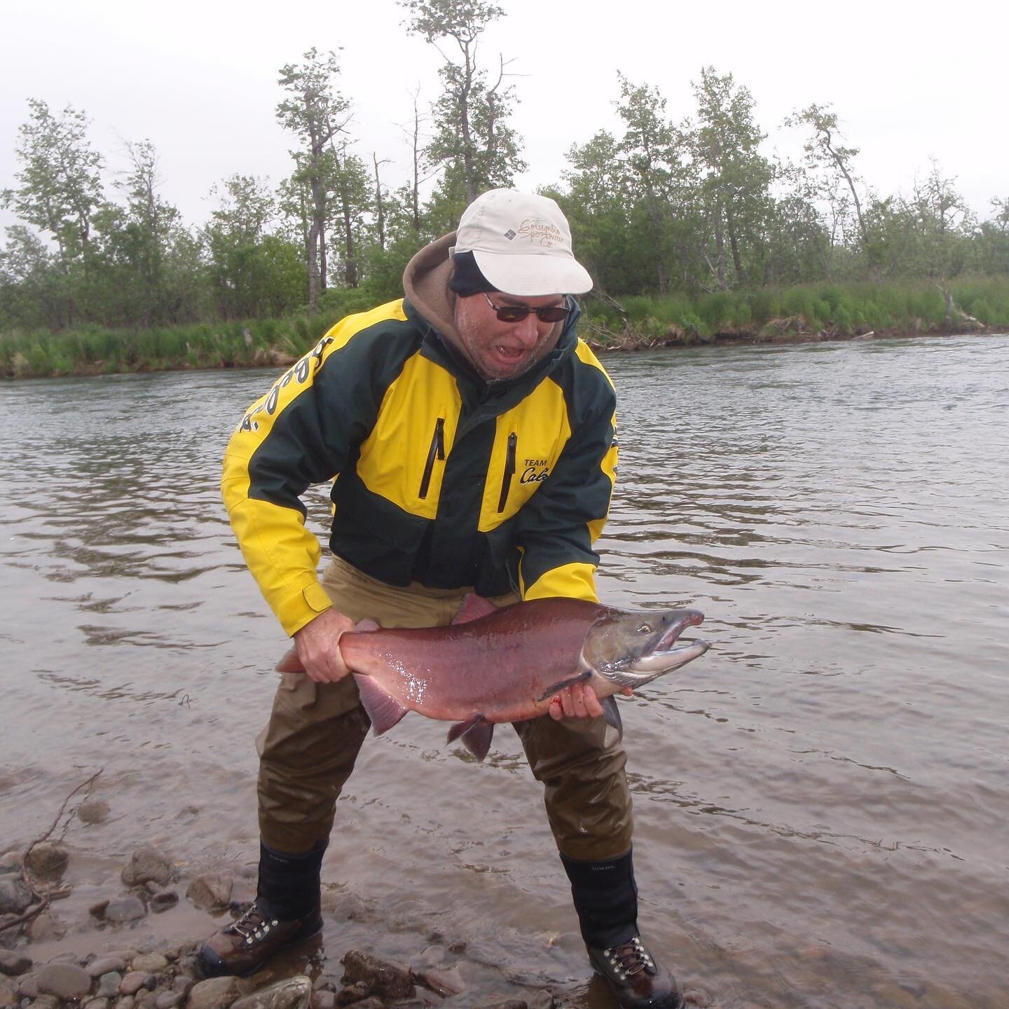 His face explains it all. Impressive catch!
#kanektok #kanektokriver #riverrafting #flyfishing #alaskaflyfishing #keepemwet #catchandrelease #silversalmon #alaska #salmonfishing #alaskafishing #troutunlimited #ouzel #ouzelexpeditions